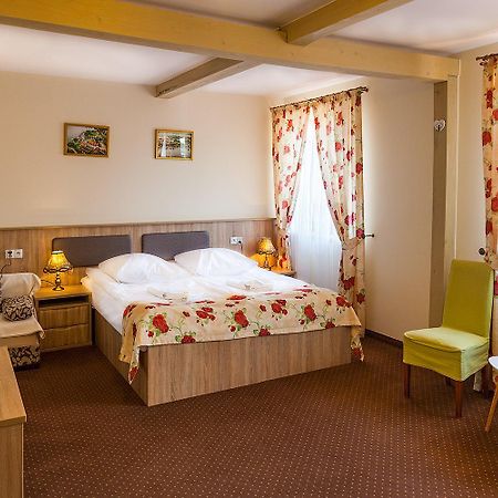 Sloneczny Port Bed and Breakfast Mikołajki Exteriör bild