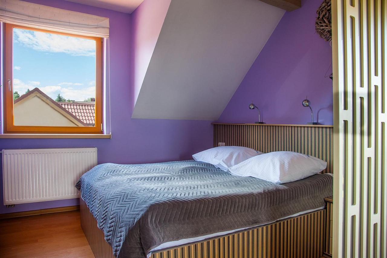 Sloneczny Port Bed and Breakfast Mikołajki Exteriör bild