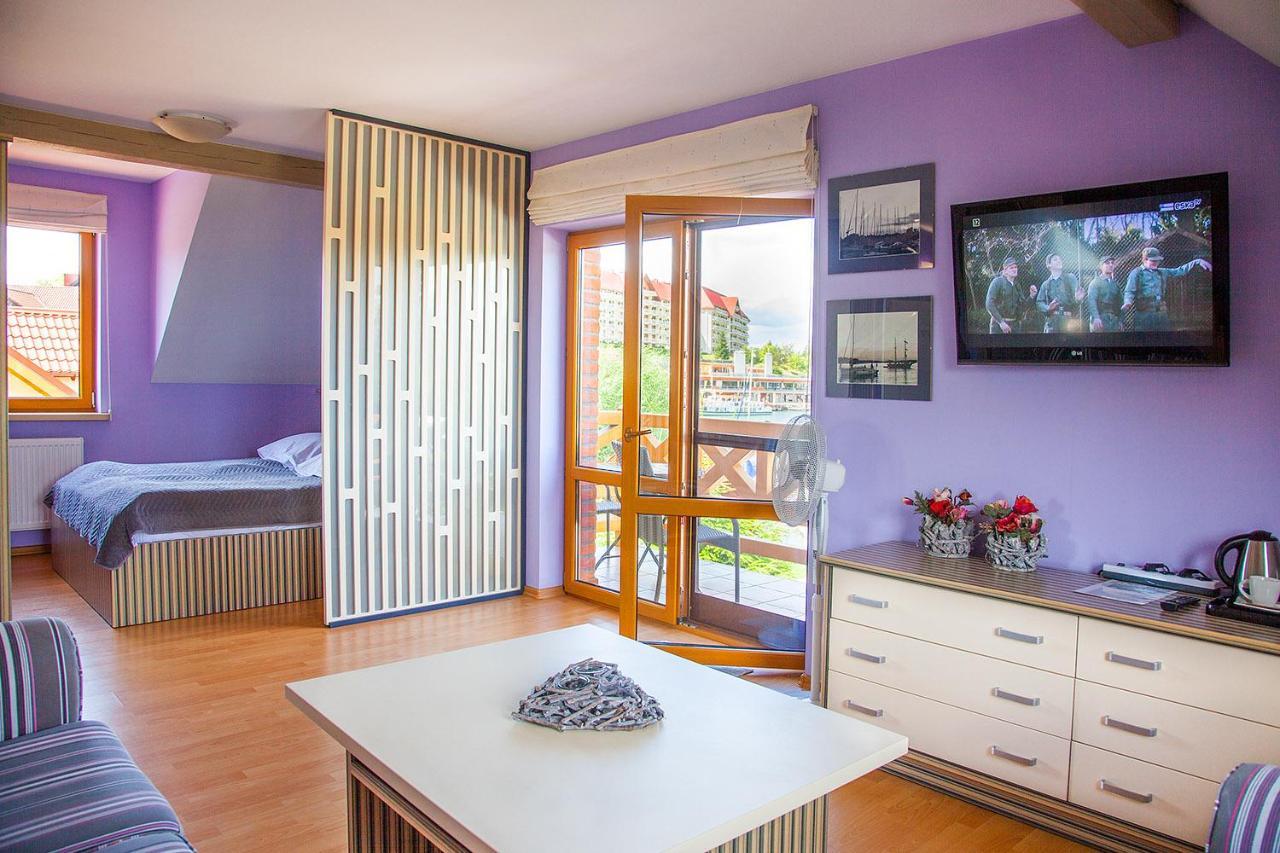 Sloneczny Port Bed and Breakfast Mikołajki Exteriör bild