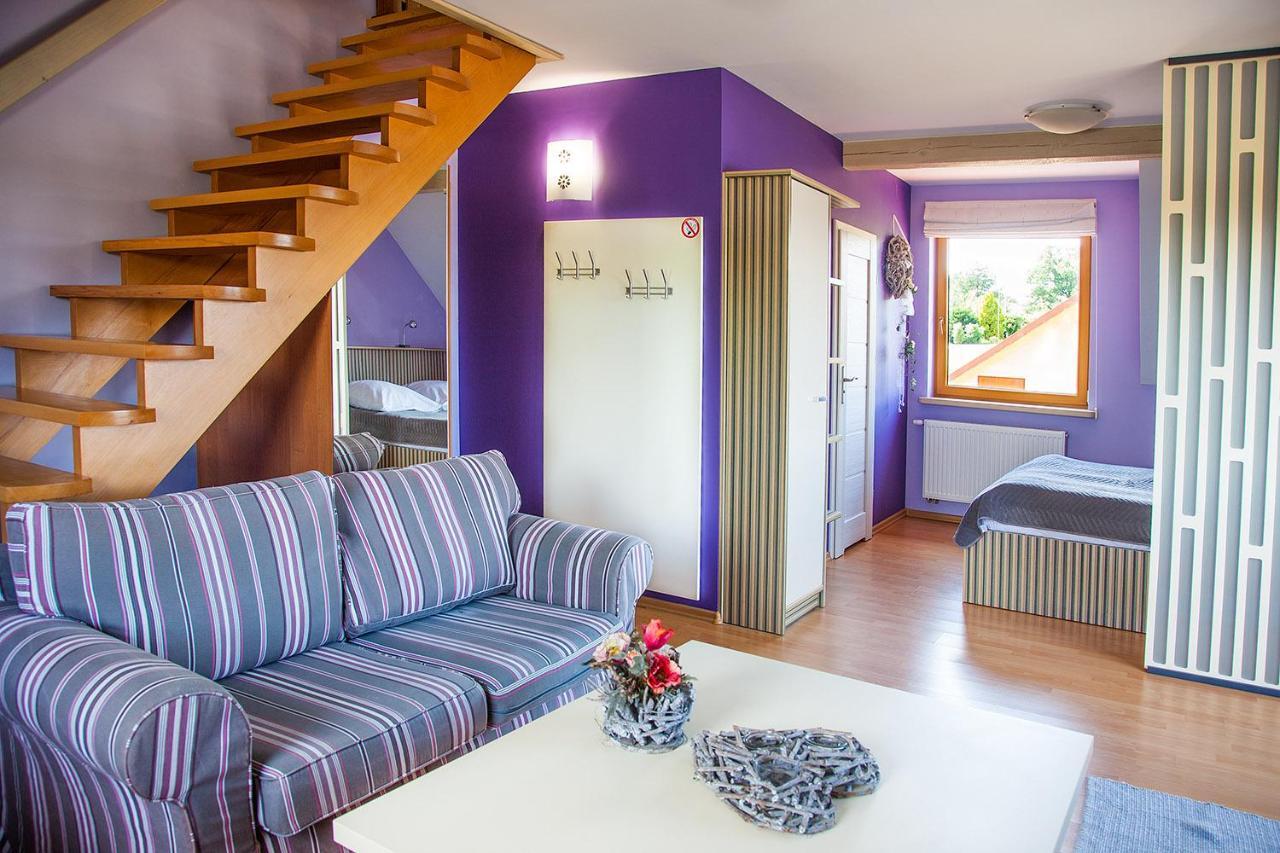Sloneczny Port Bed and Breakfast Mikołajki Exteriör bild