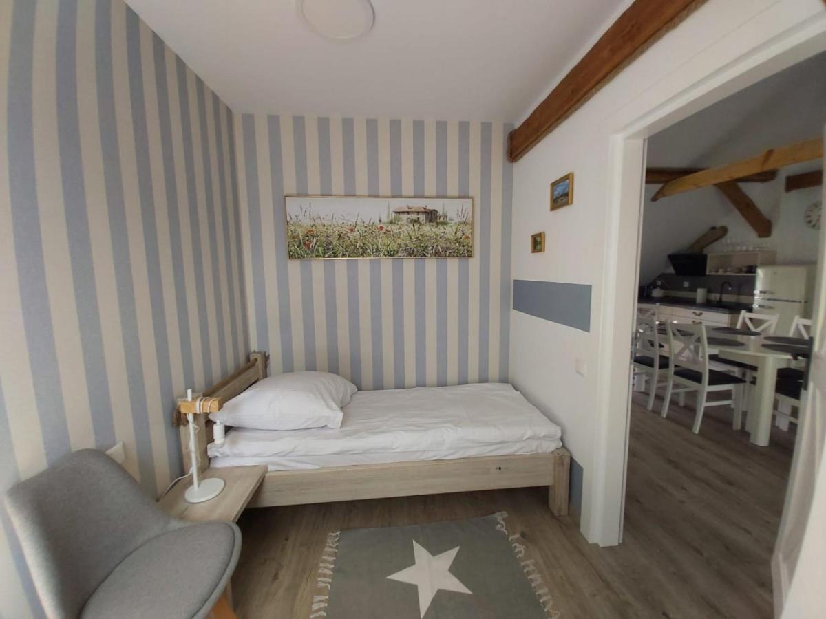 Sloneczny Port Bed and Breakfast Mikołajki Exteriör bild