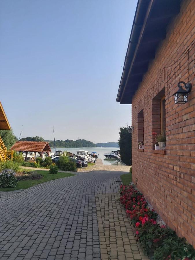 Sloneczny Port Bed and Breakfast Mikołajki Exteriör bild