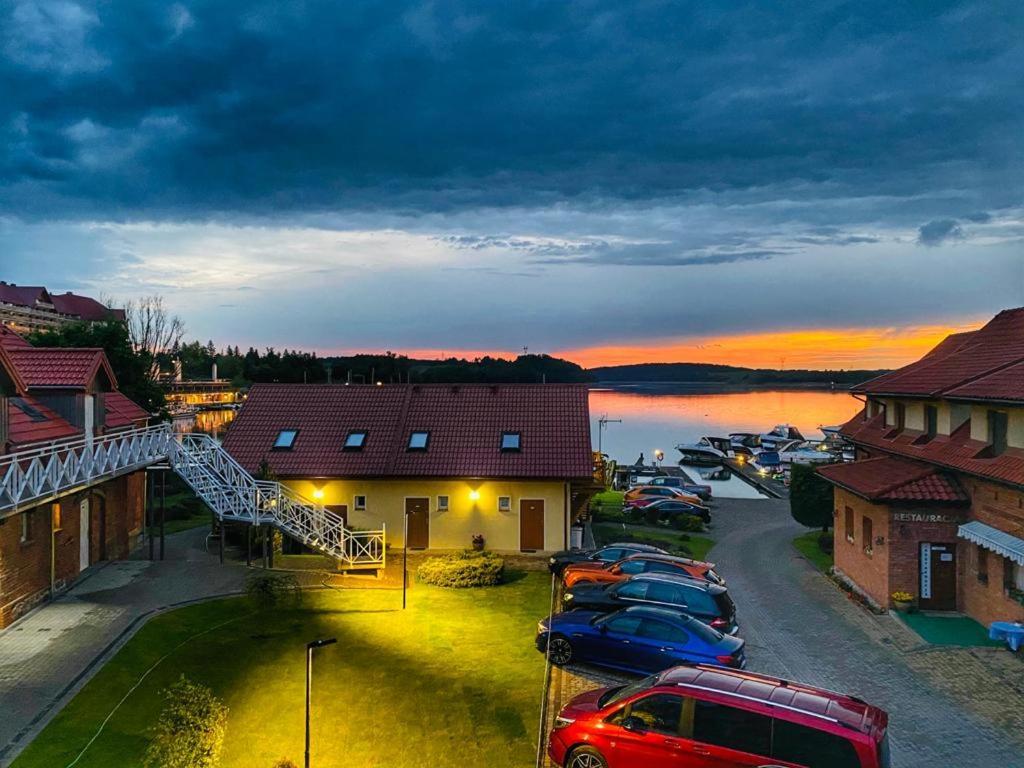 Sloneczny Port Bed and Breakfast Mikołajki Exteriör bild