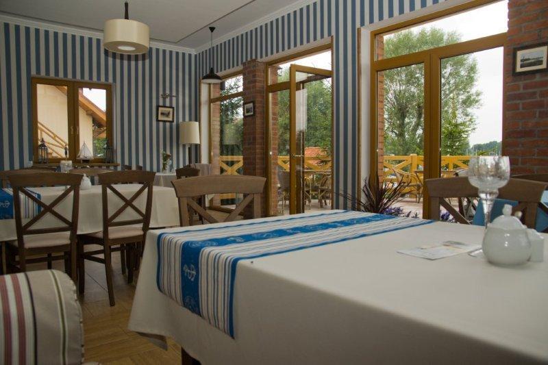 Sloneczny Port Bed and Breakfast Mikołajki Exteriör bild