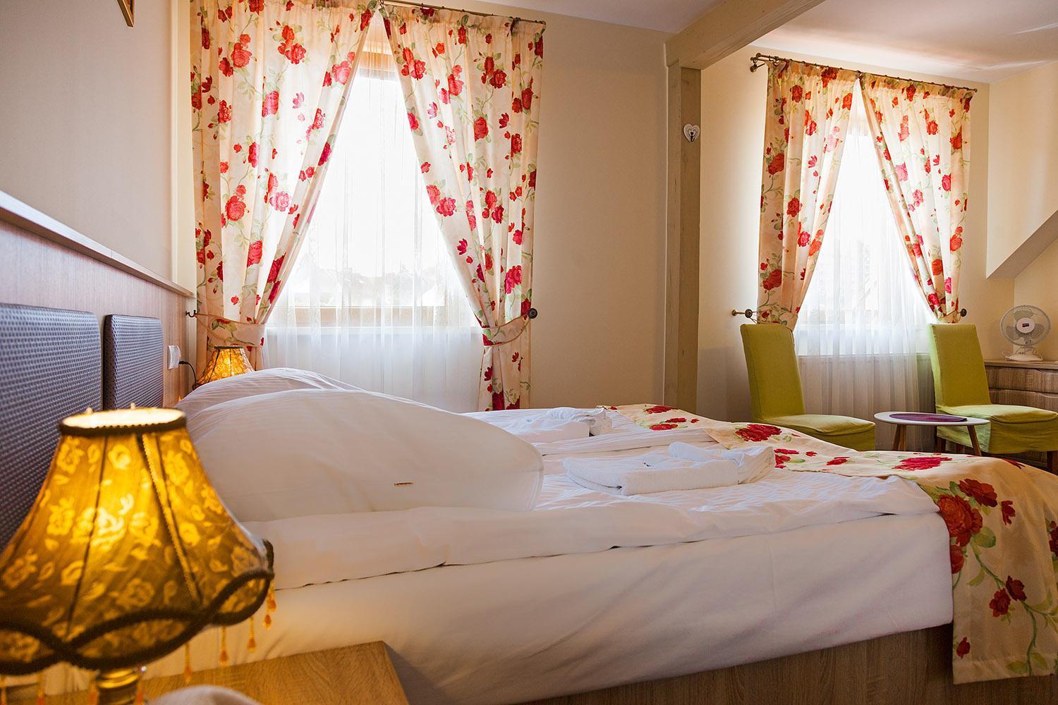 Sloneczny Port Bed and Breakfast Mikołajki Exteriör bild