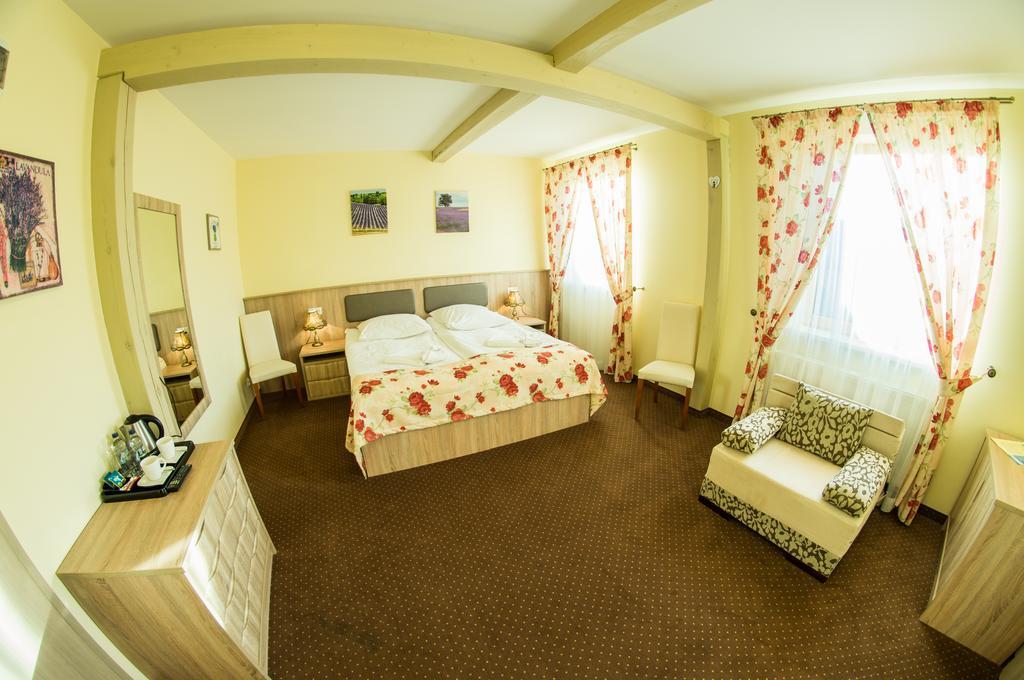 Sloneczny Port Bed and Breakfast Mikołajki Exteriör bild