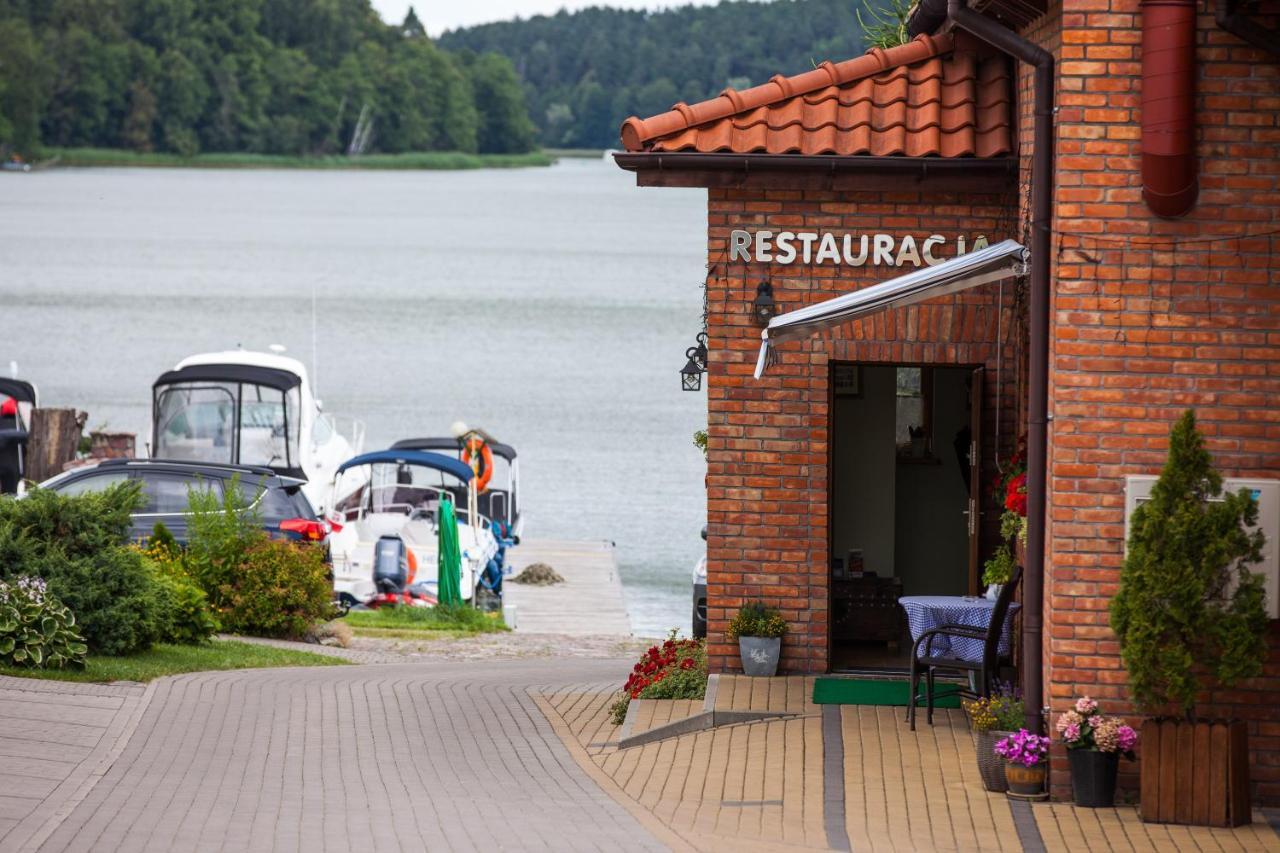 Sloneczny Port Bed and Breakfast Mikołajki Exteriör bild