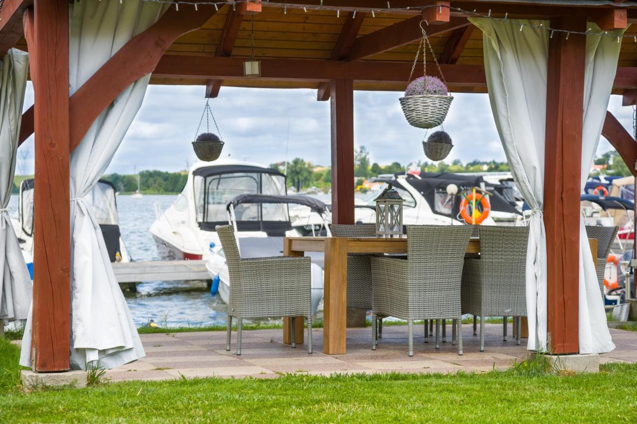 Sloneczny Port Bed and Breakfast Mikołajki Exteriör bild