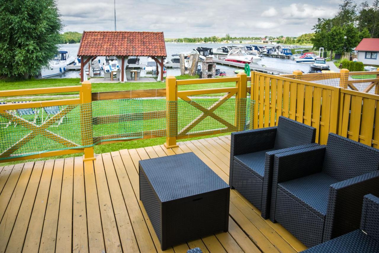 Sloneczny Port Bed and Breakfast Mikołajki Exteriör bild