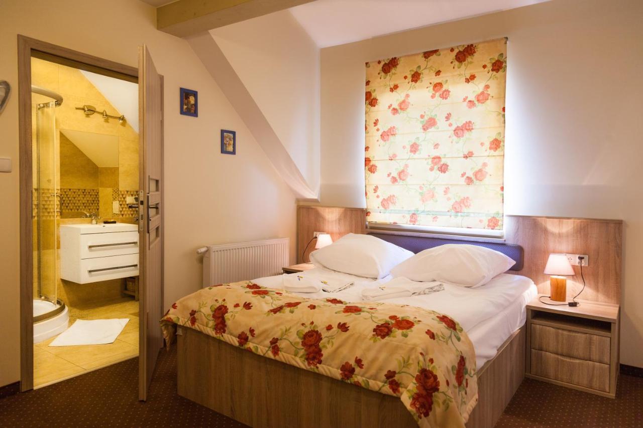 Sloneczny Port Bed and Breakfast Mikołajki Exteriör bild