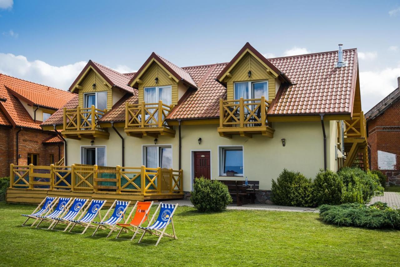Sloneczny Port Bed and Breakfast Mikołajki Exteriör bild
